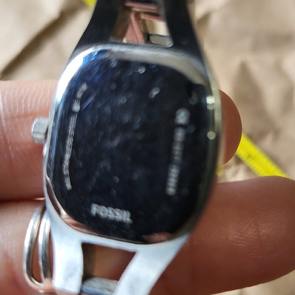 VINTAGE WOMANS FOSSIL WATCH - Picture 2 of 4